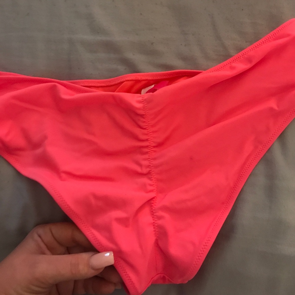 Ruffled bikini - Picture 2 of 2